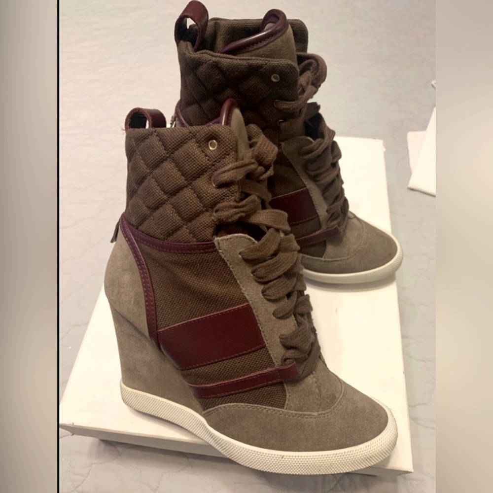 Quilted Pattern Leather Wedge Sneakers